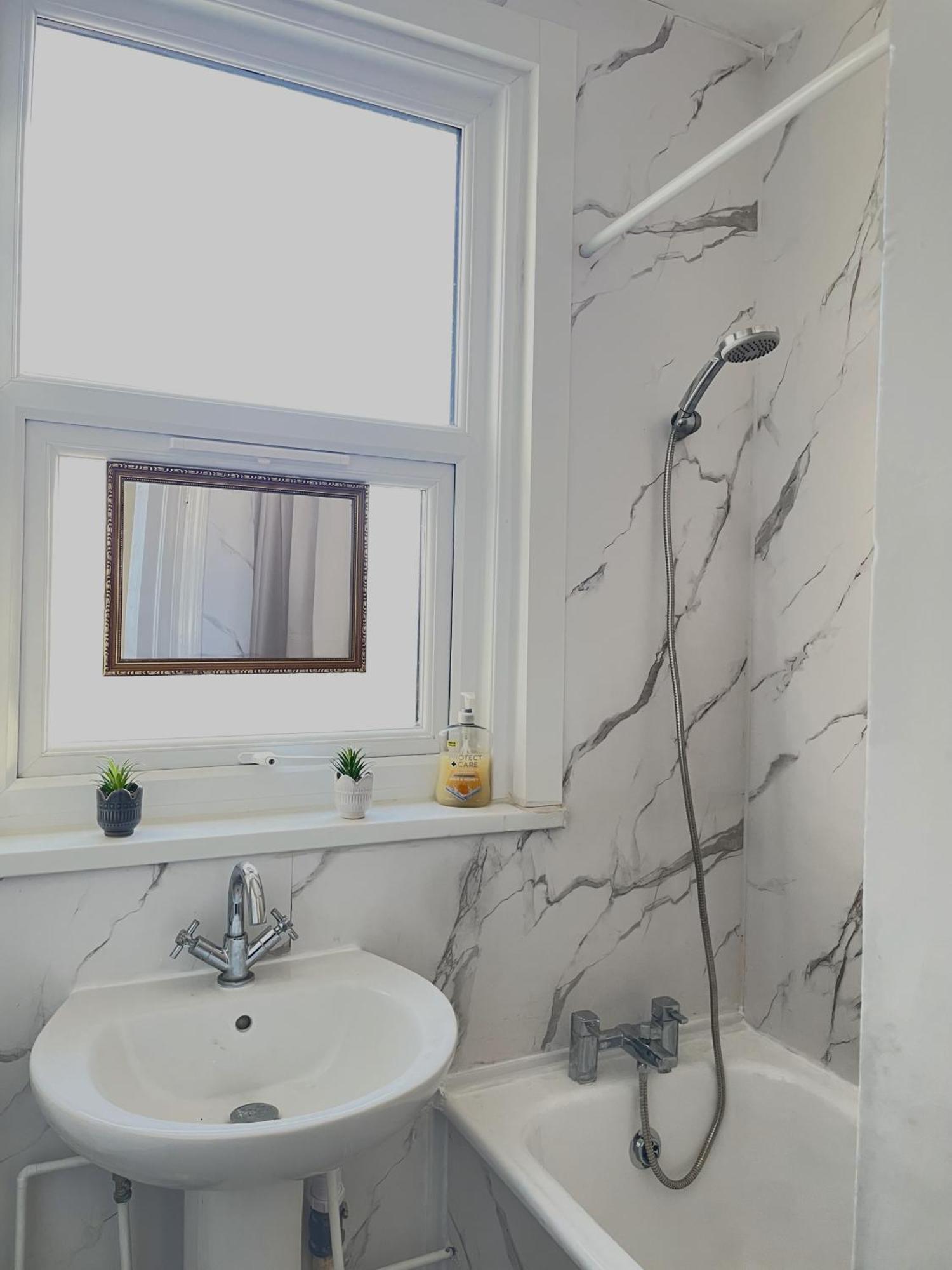 Cosy Double Rooms A Stones Throw From Wembley Stadium Лондон Экстерьер фото